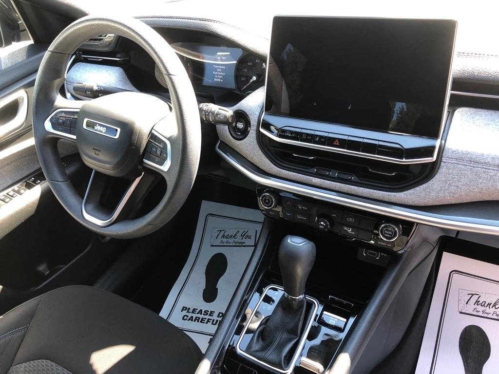 2023 Jeep Compass photo 26 of 40