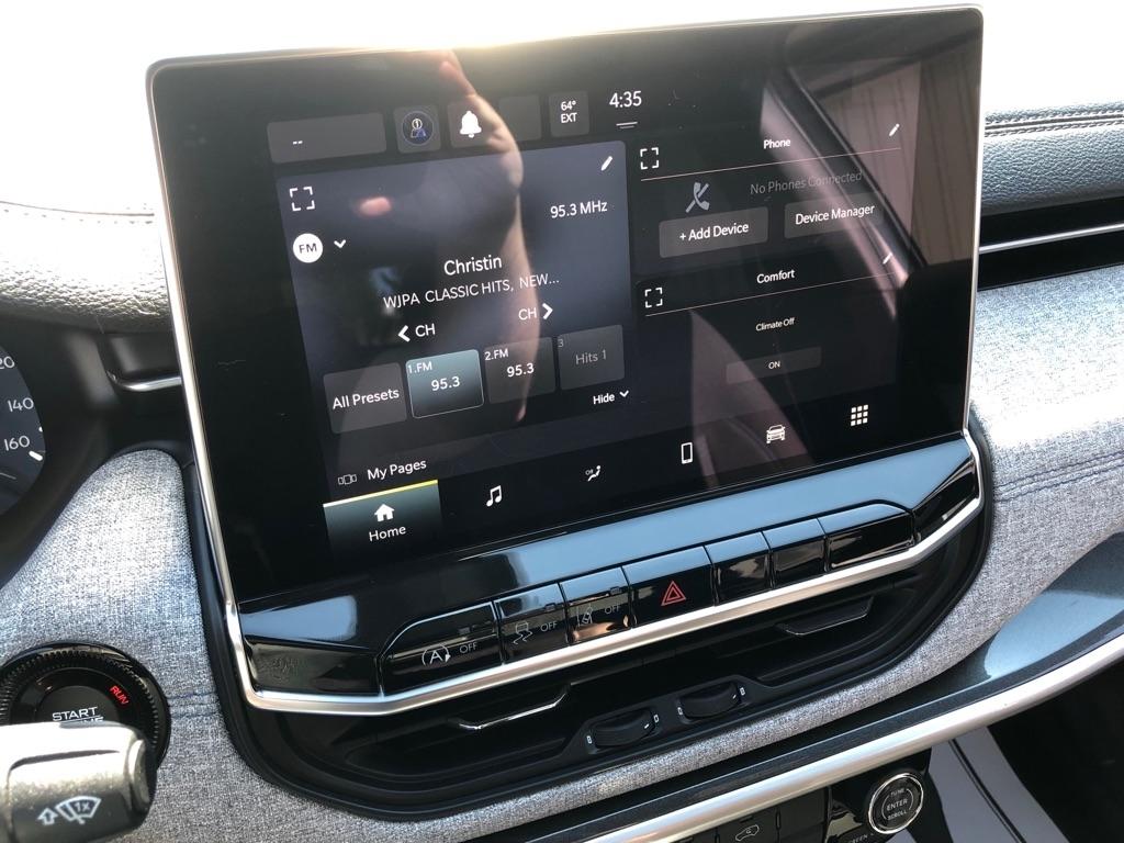 2023 Jeep Compass photo 28 of 40