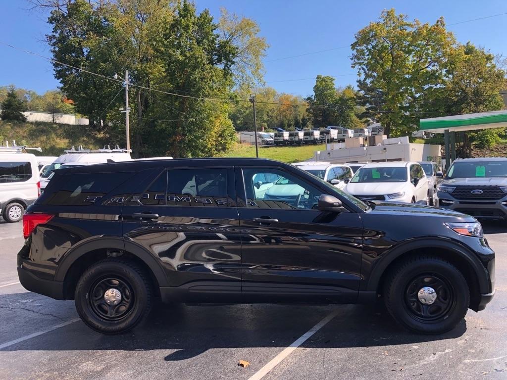 2021 Ford Explorer photo 7 of 36