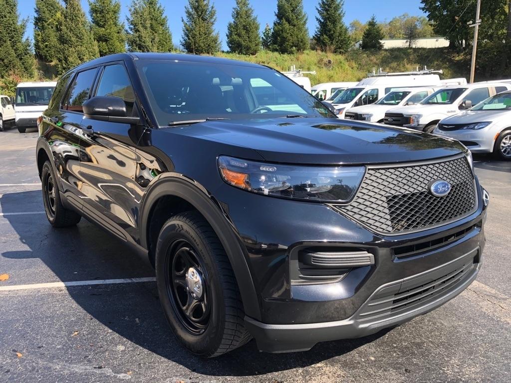2021 Ford Explorer photo 8 of 36