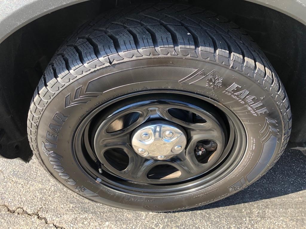 2021 Ford Explorer photo 11 of 36