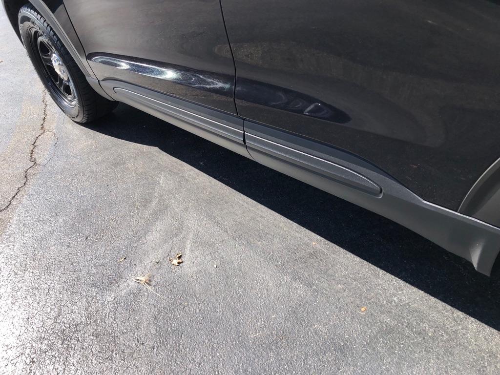 2021 Ford Explorer photo 14 of 36