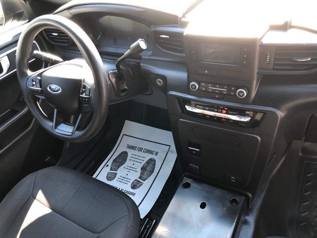2021 Ford Explorer photo 25 of 36