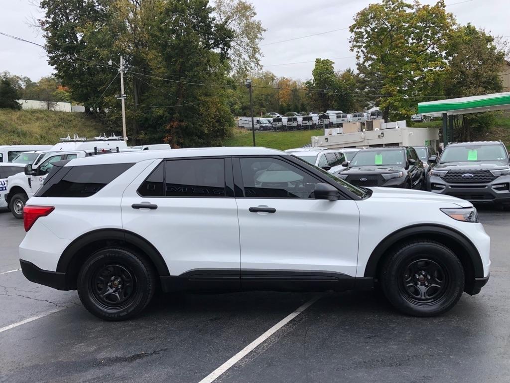 2021 Ford Explorer photo 7 of 36