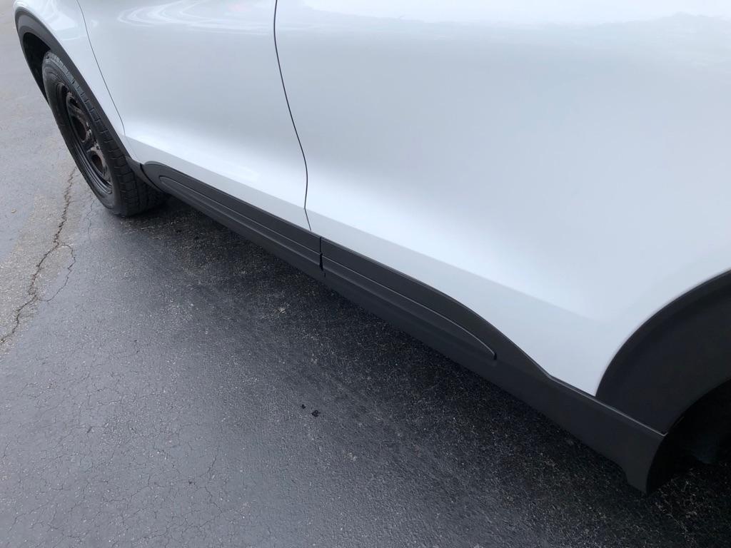 2021 Ford Explorer photo 13 of 36