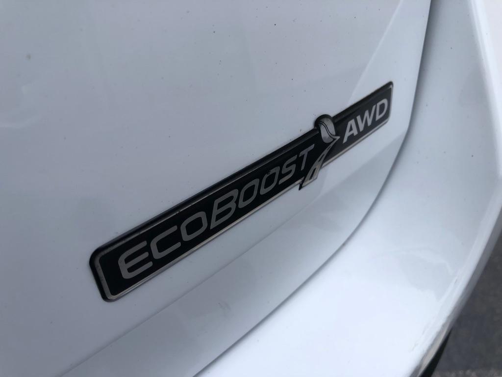 2021 Ford Explorer photo 16 of 36