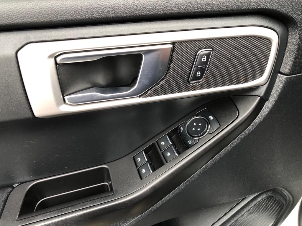 2021 Ford Explorer photo 18 of 36