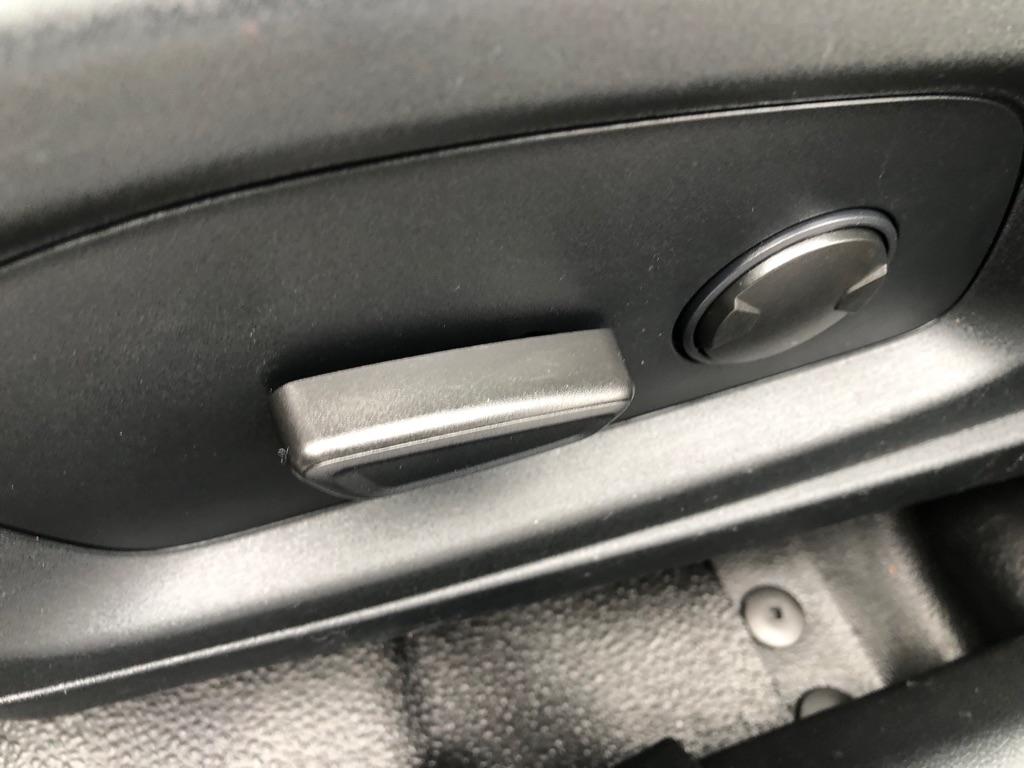 2021 Ford Explorer photo 21 of 36