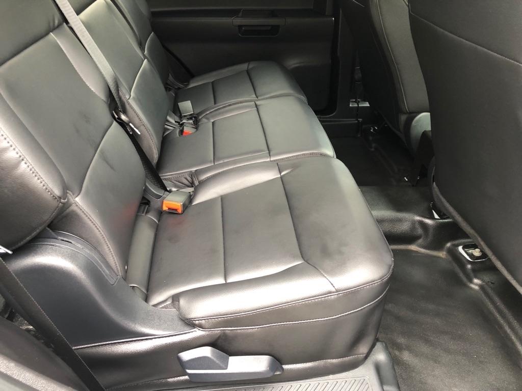 2021 Ford Explorer photo 24 of 36