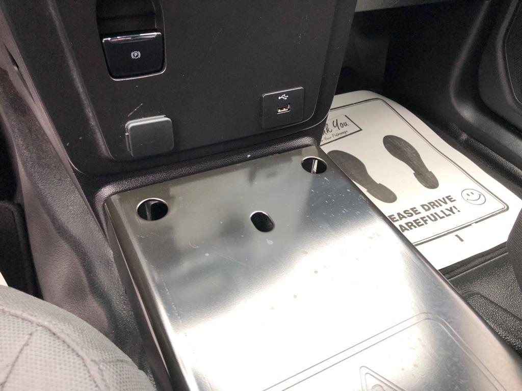 2021 Ford Explorer photo 27 of 36