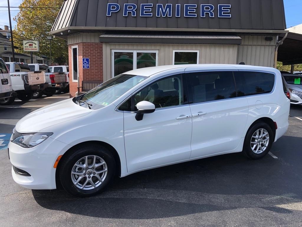 2023 Chrysler Voyager photo 2 of 42