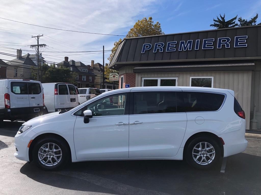 2023 Chrysler Voyager photo 3 of 42