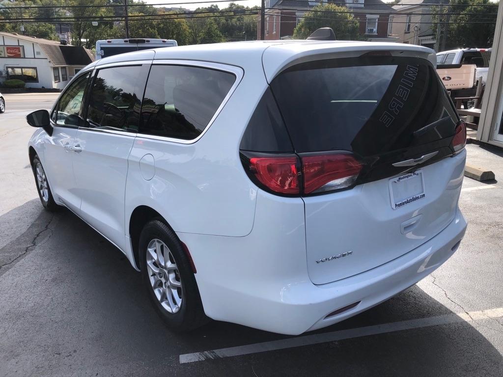 2023 Chrysler Voyager photo 4 of 42