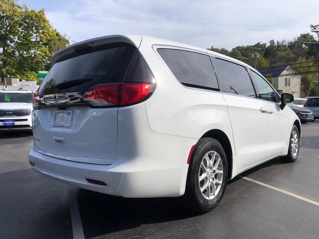 2023 Chrysler Voyager photo 6 of 42
