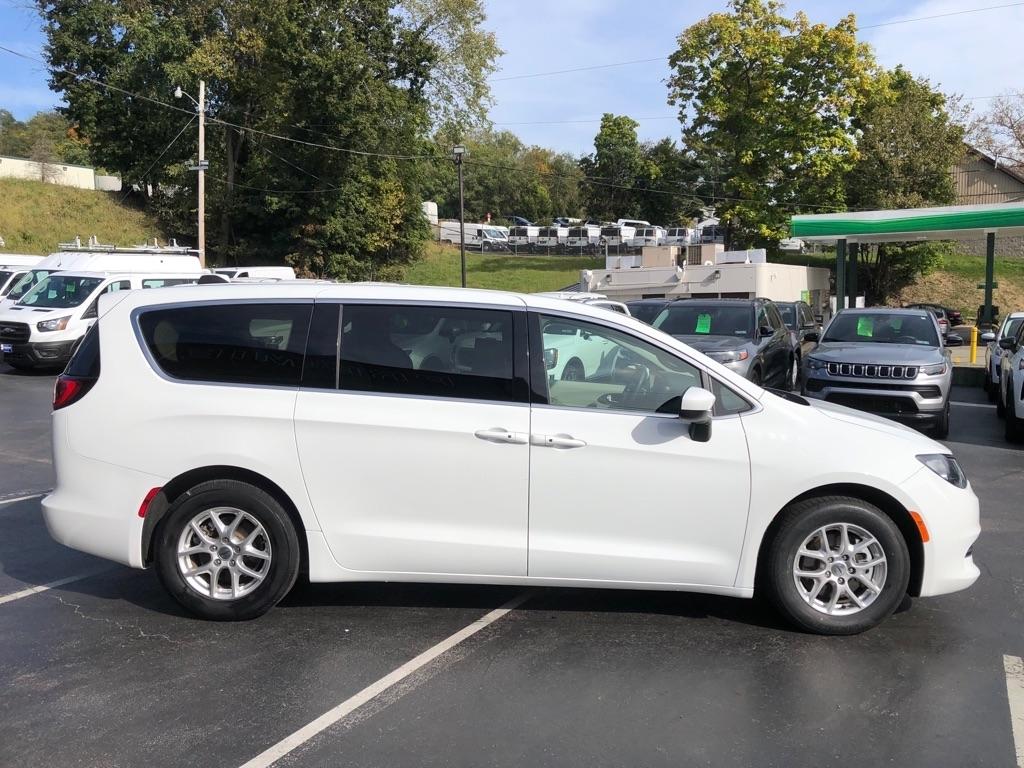 2023 Chrysler Voyager photo 7 of 42