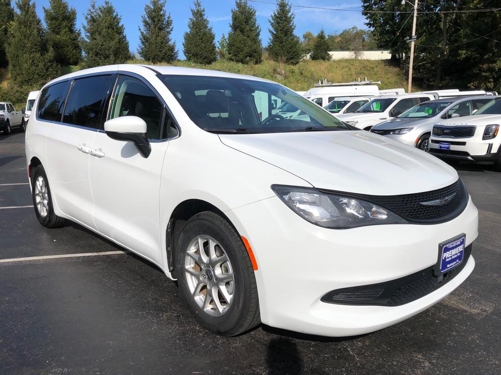 2023 Chrysler Voyager photo 8 of 42