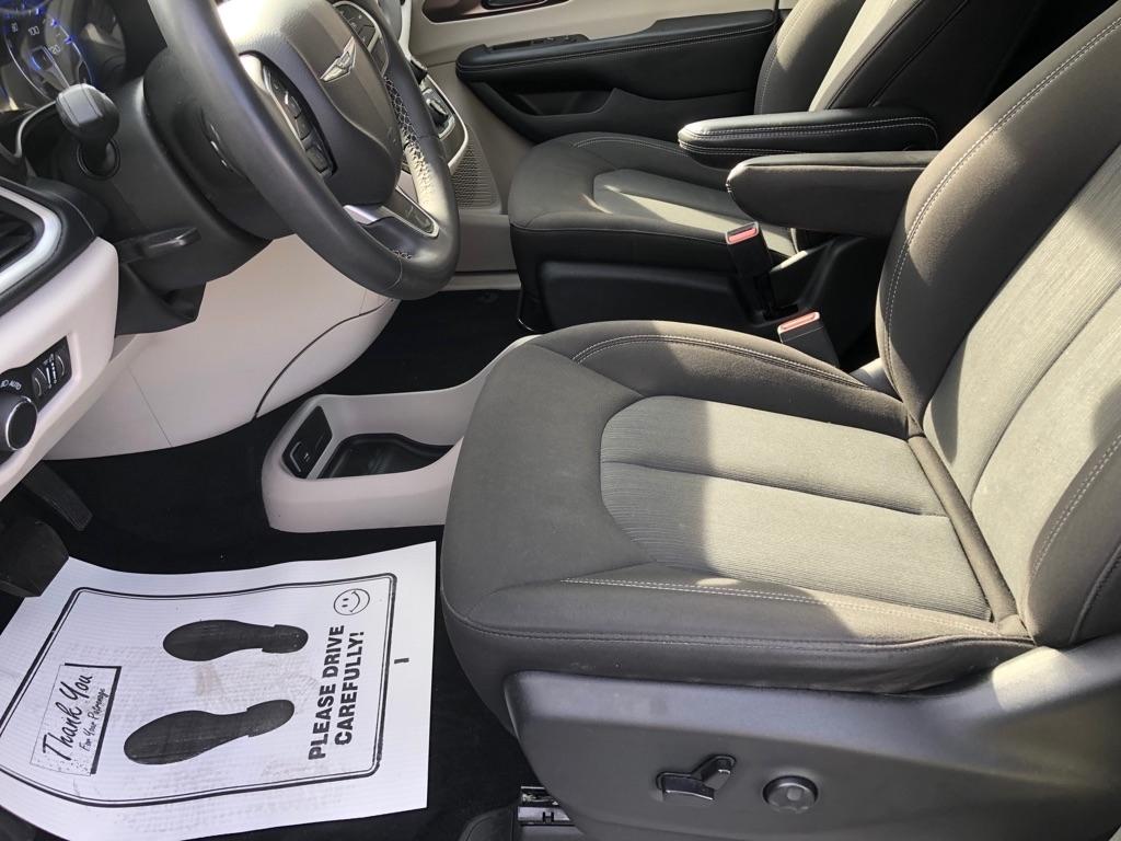 2023 Chrysler Voyager photo 18 of 42