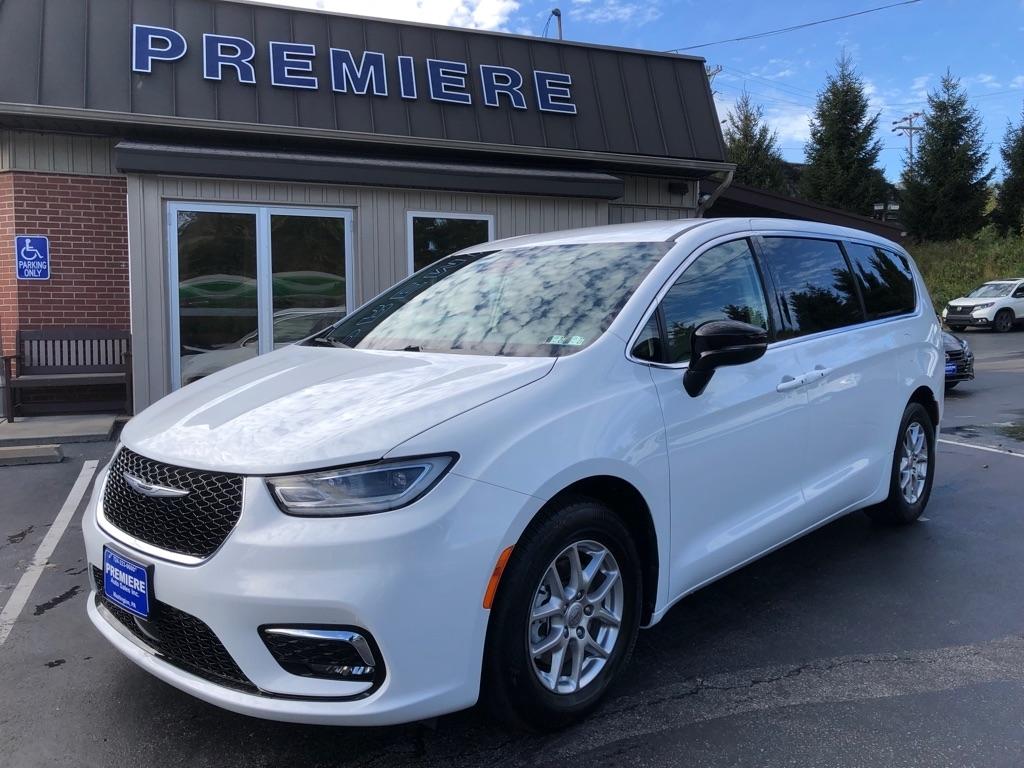 2024 Chrysler Pacifica photo 10 of 42