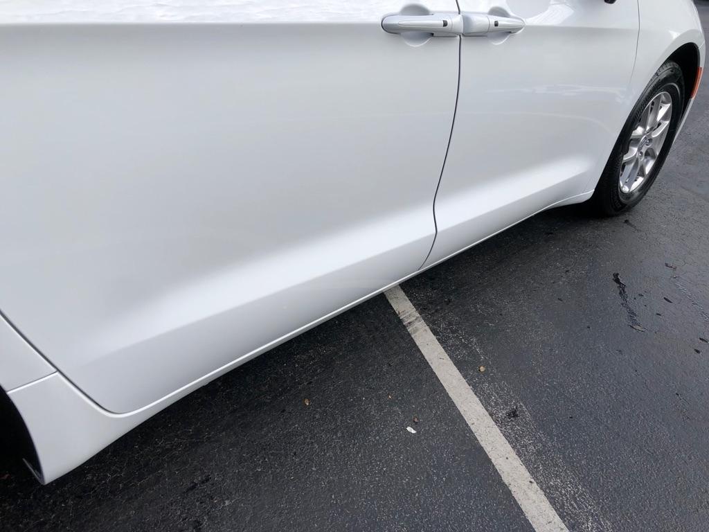 2024 Chrysler Pacifica photo 15 of 42