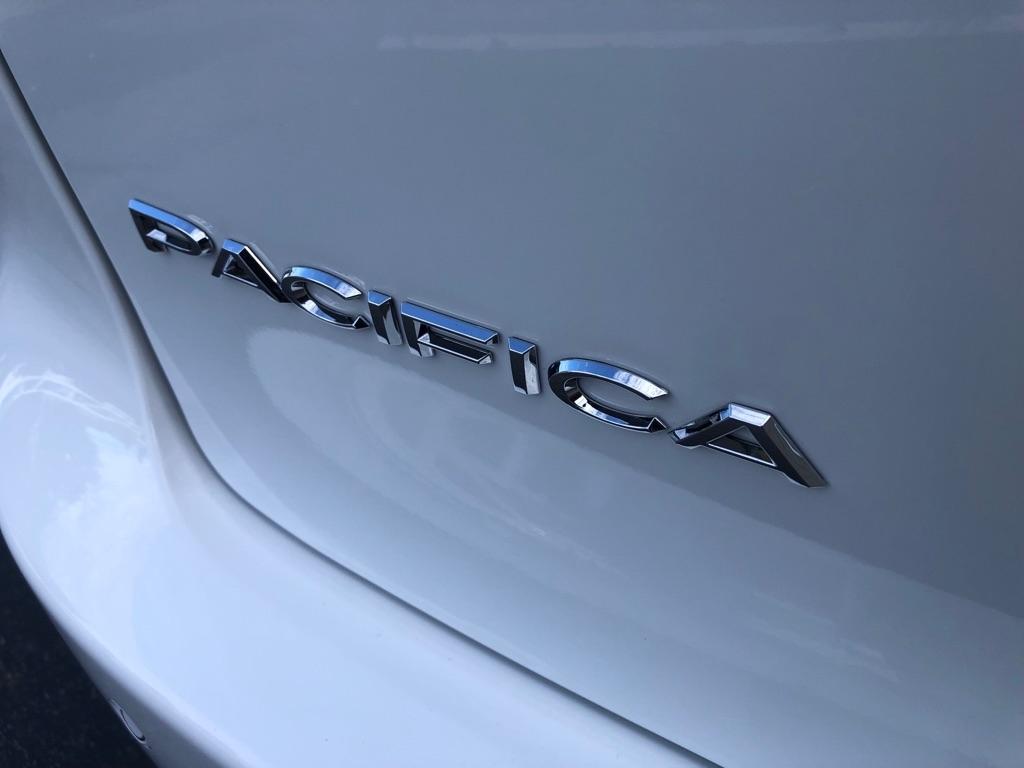 2024 Chrysler Pacifica photo 16 of 42