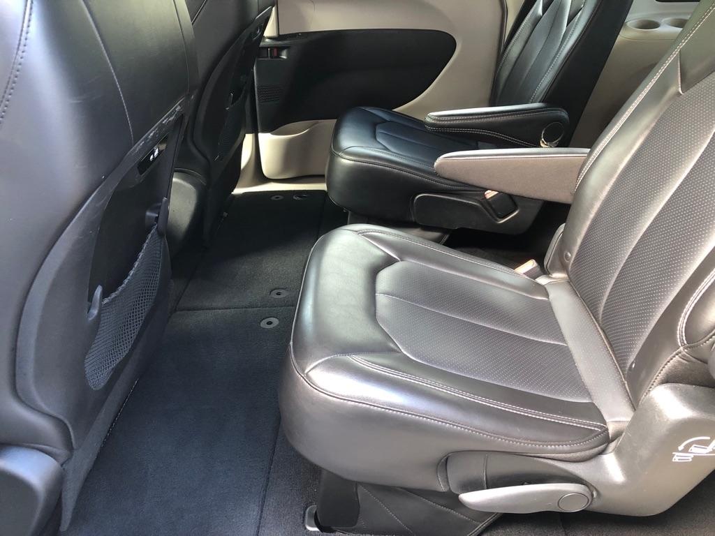 2024 Chrysler Pacifica photo 20 of 42