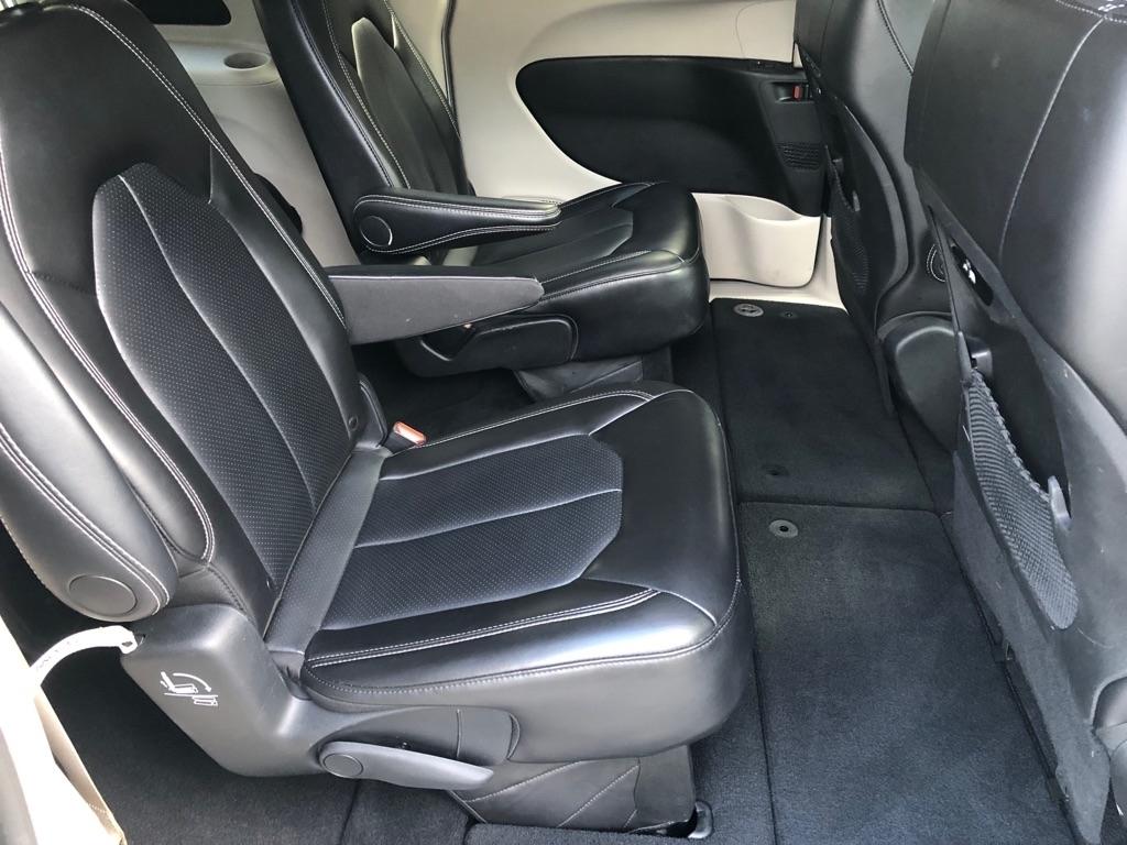 2024 Chrysler Pacifica photo 25 of 42