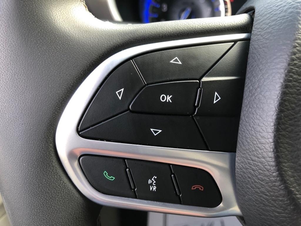 2024 Chrysler Pacifica photo 38 of 42