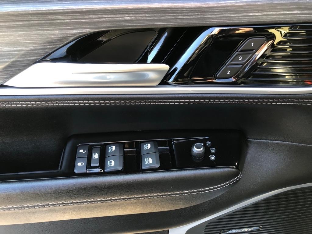 2024 Jeep Wagoneer L photo 17 of 43