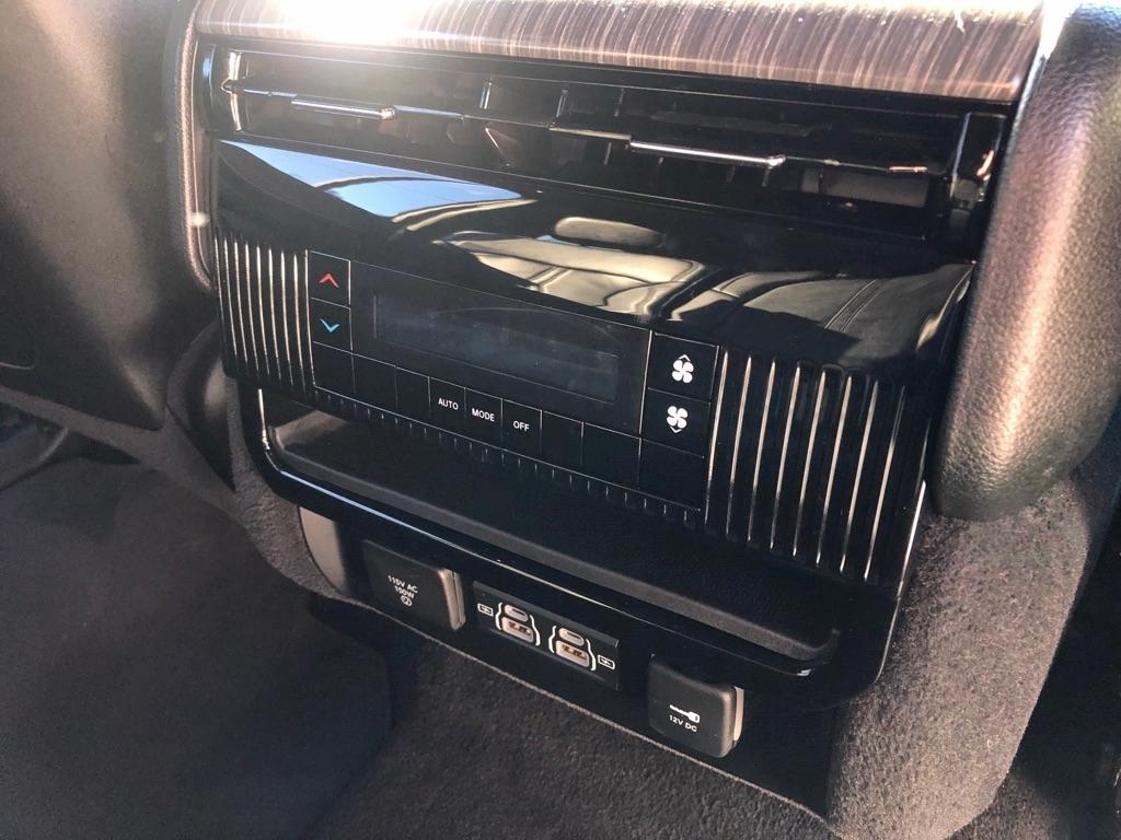 2024 Jeep Wagoneer L photo 28 of 43