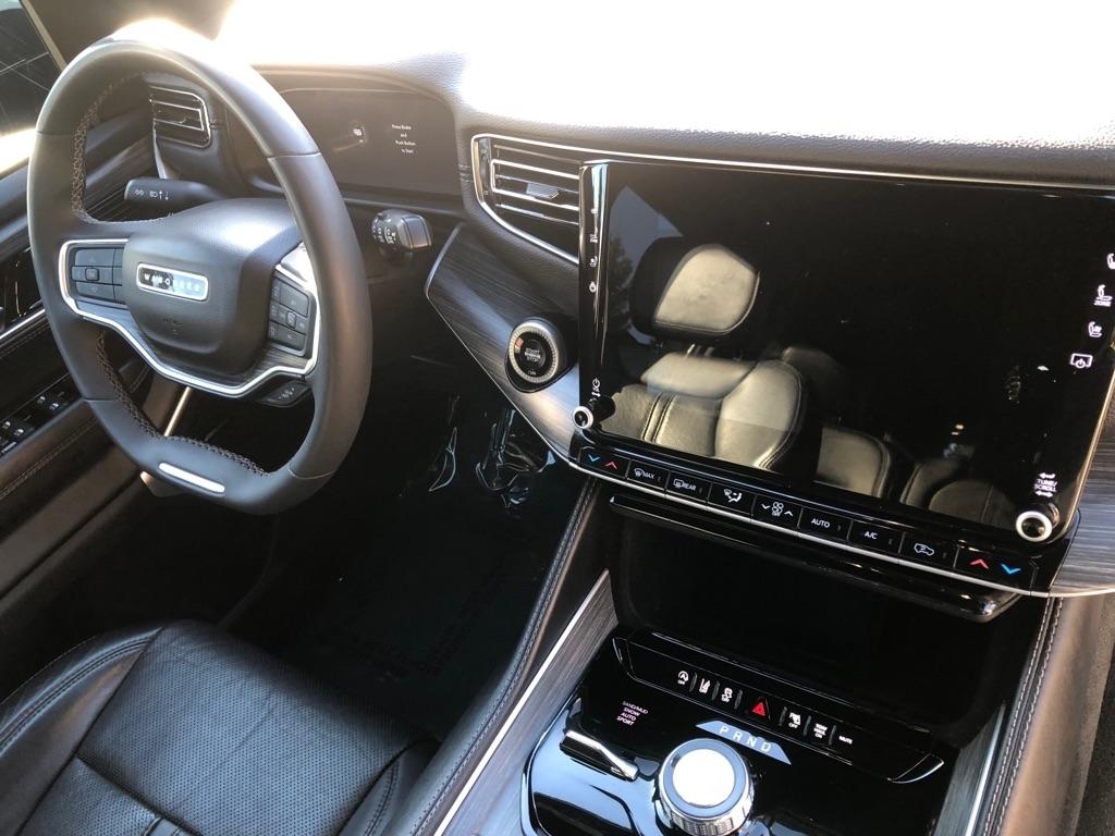 2024 Jeep Wagoneer L photo 30 of 43