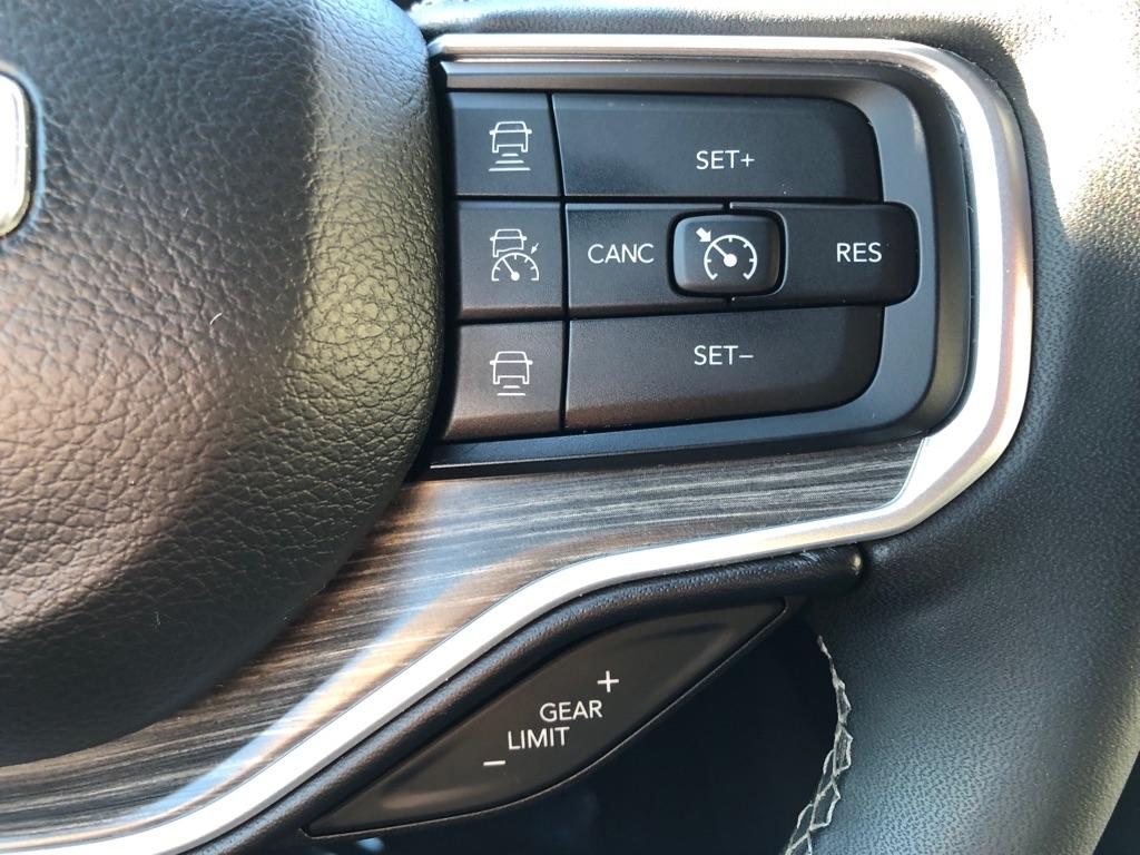 2024 Jeep Wagoneer L photo 38 of 43