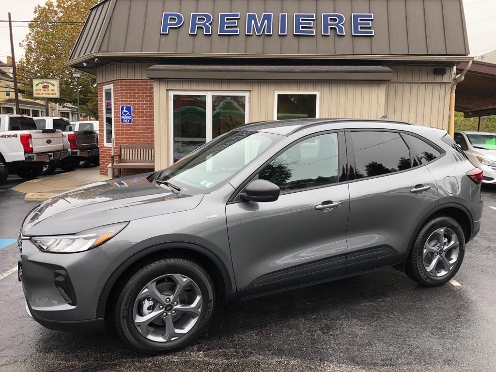 2025 Ford Escape photo 2 of 38