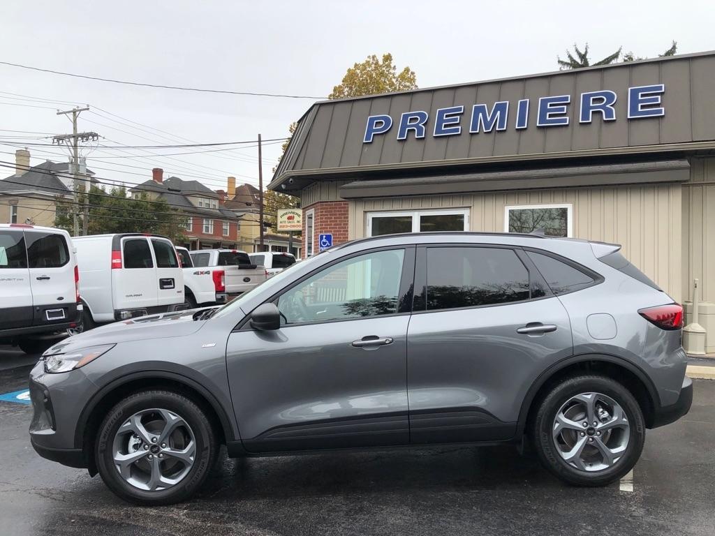 2025 Ford Escape photo 3 of 38