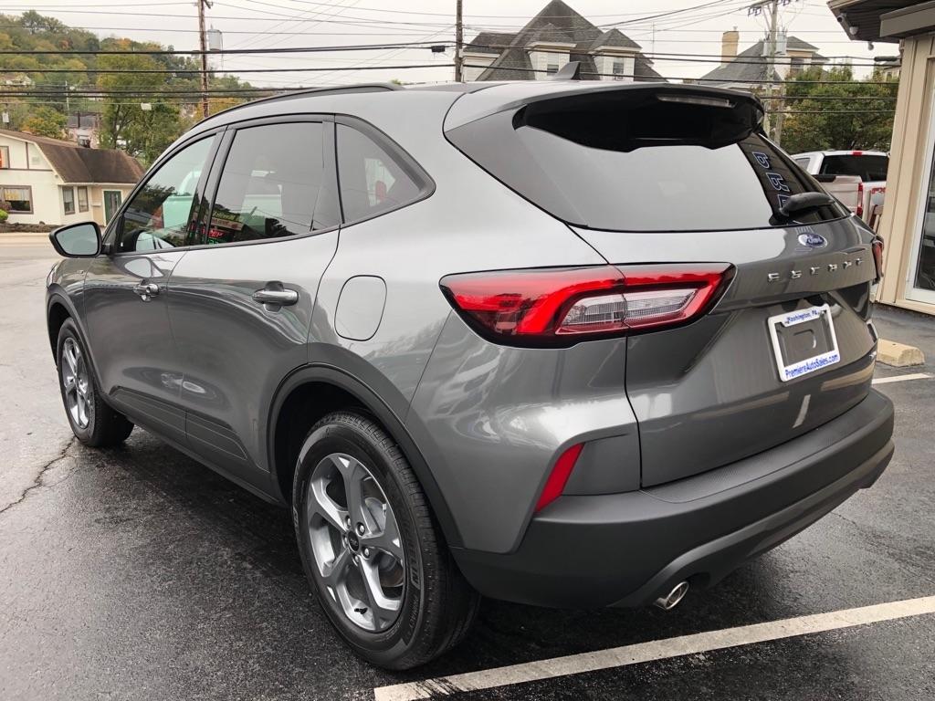 2025 Ford Escape photo 4 of 38