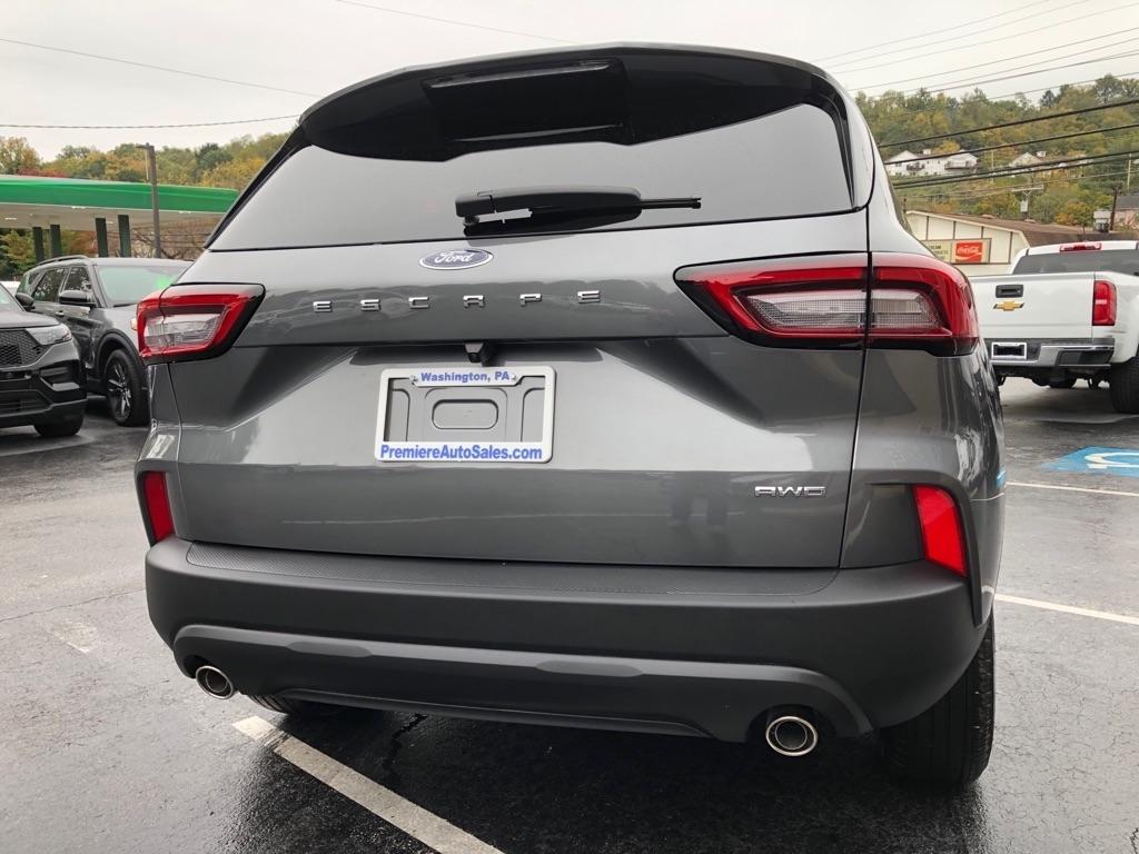 2025 Ford Escape photo 5 of 38
