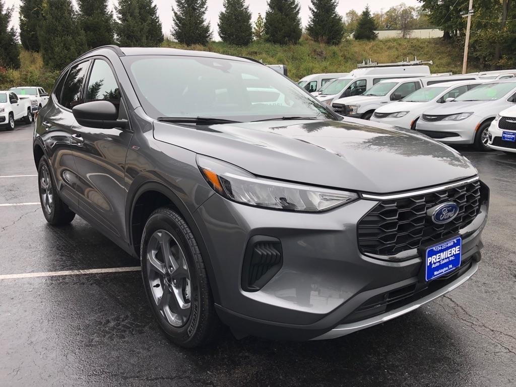 2025 Ford Escape photo 8 of 38