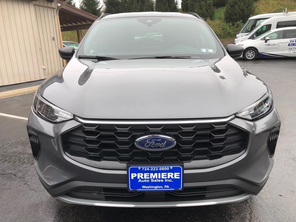 2025 Ford Escape photo 9 of 38