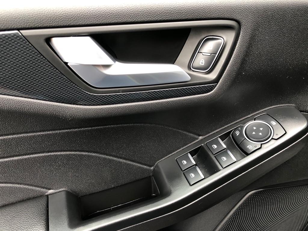 2025 Ford Escape photo 18 of 38
