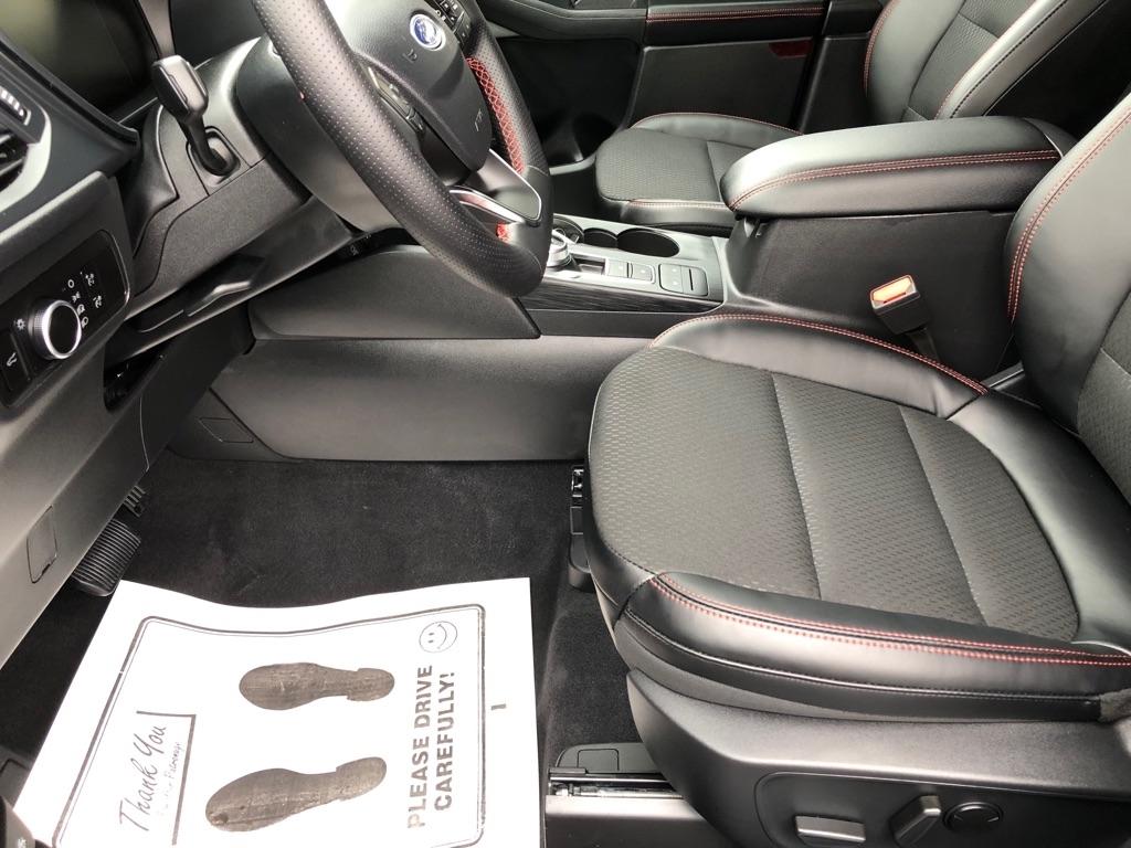 2025 Ford Escape photo 19 of 38