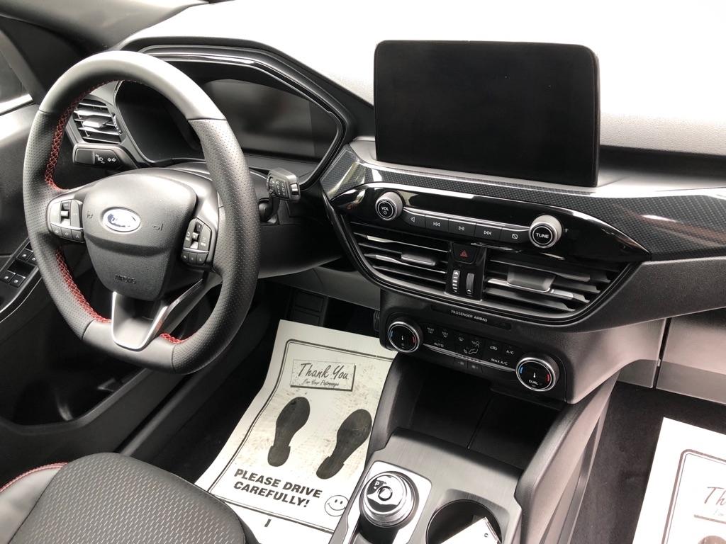 2025 Ford Escape photo 27 of 38