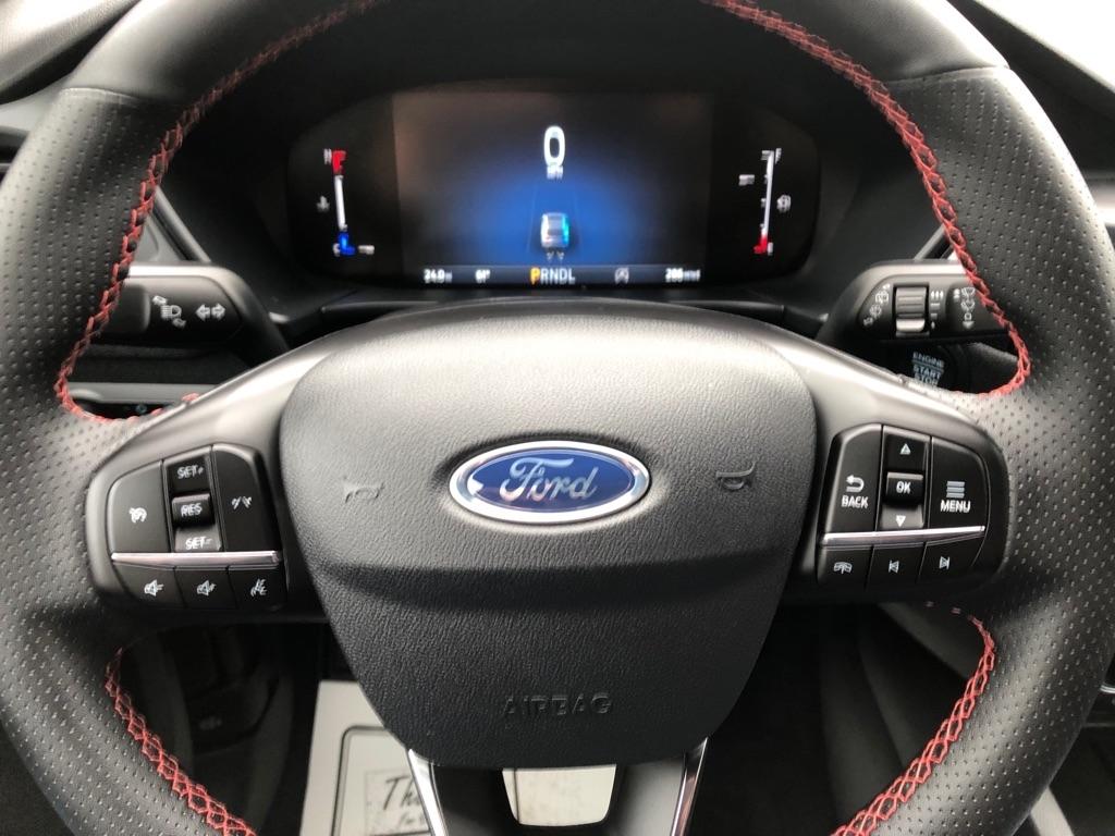 2025 Ford Escape photo 32 of 38