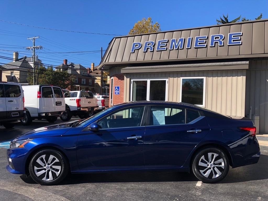 2022 Nissan Altima photo 3 of 36
