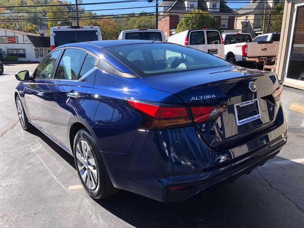 2022 Nissan Altima photo 4 of 36