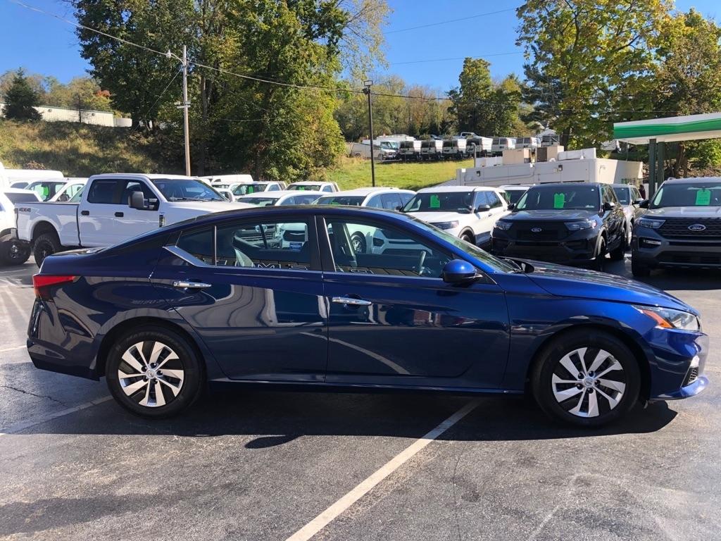 2022 Nissan Altima photo 7 of 36