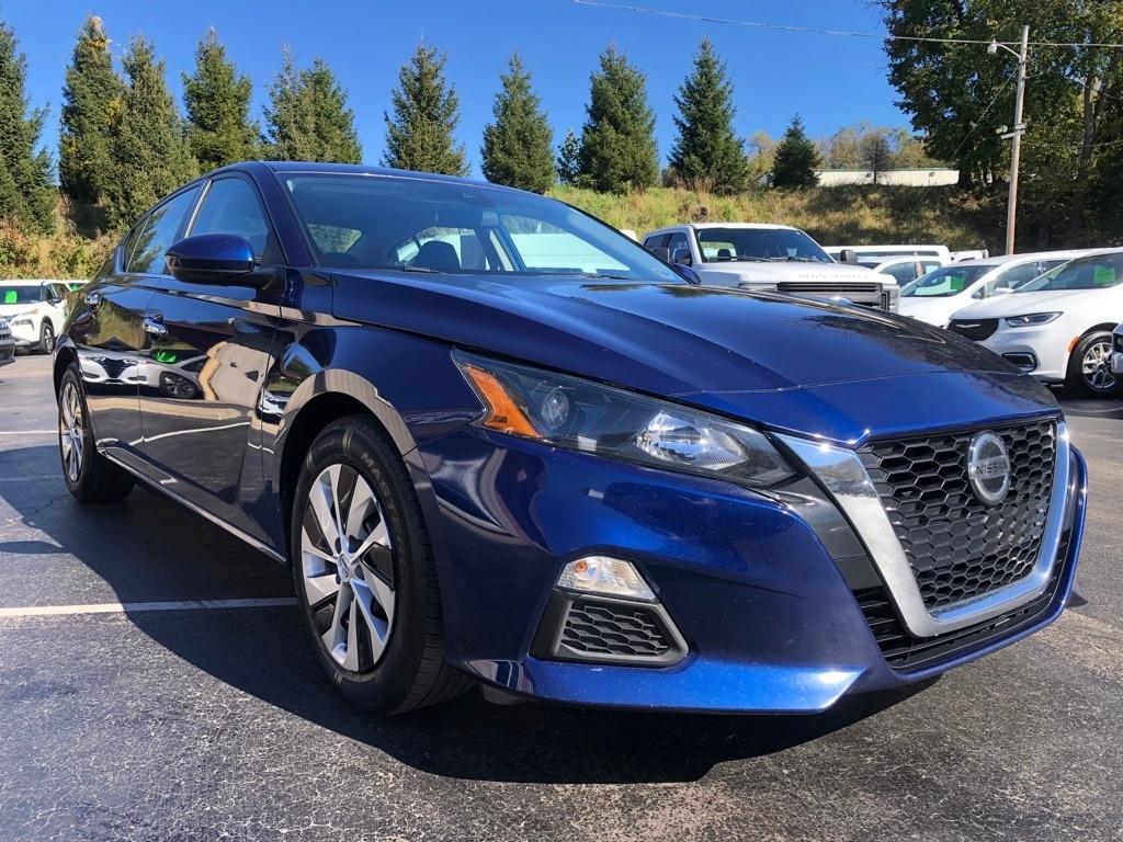 2022 Nissan Altima photo 8 of 36