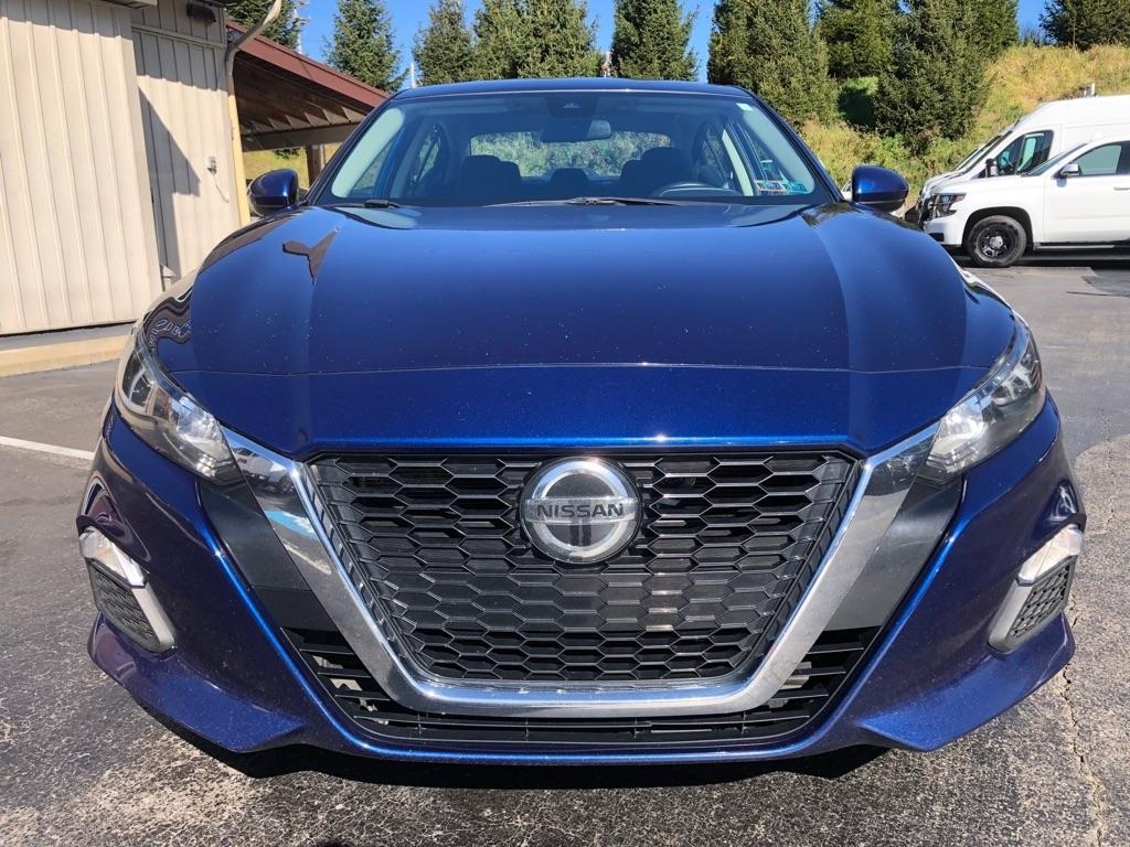 2022 Nissan Altima photo 9 of 36