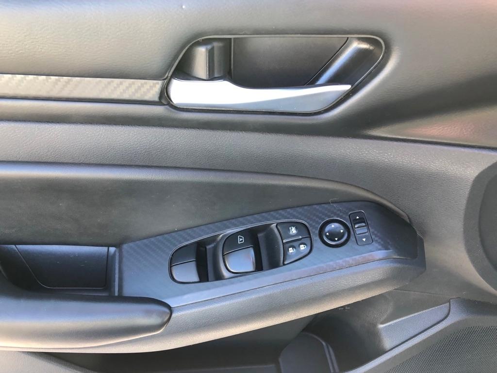 2022 Nissan Altima photo 17 of 36