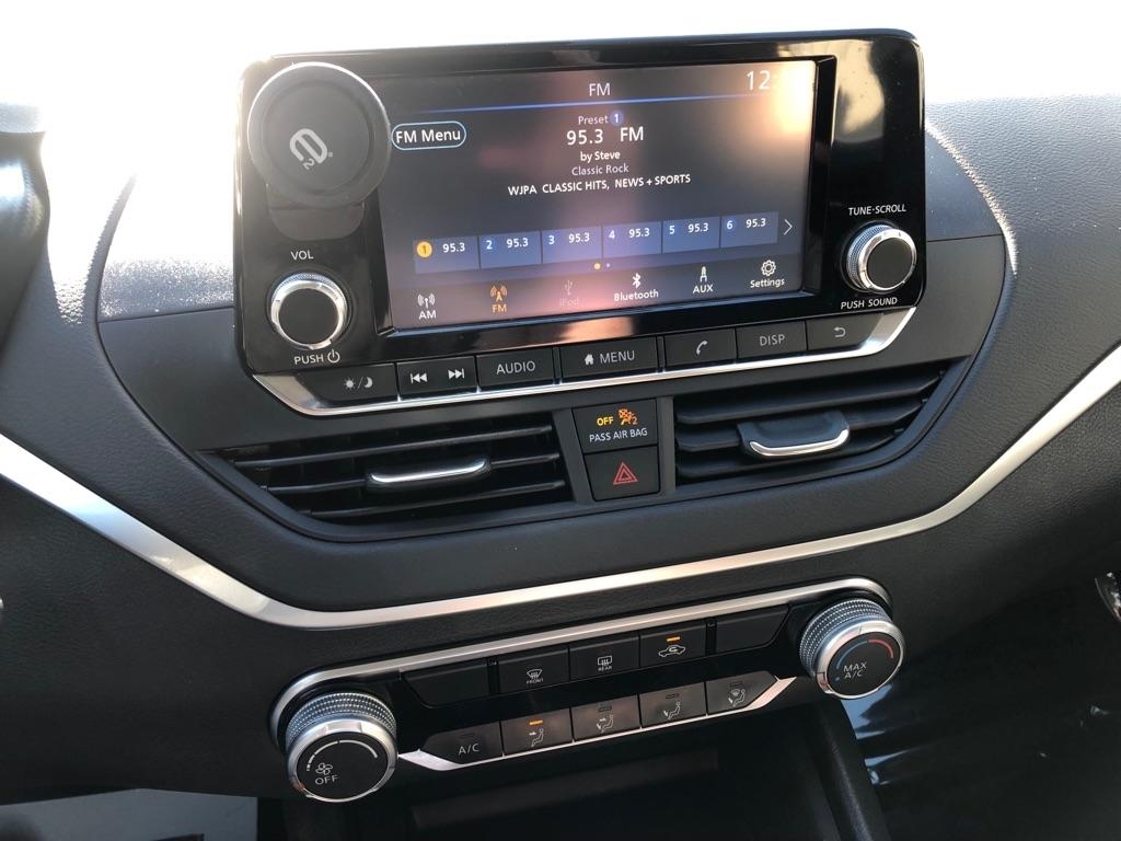 2022 Nissan Altima photo 26 of 36