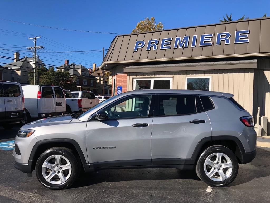 2023 Jeep Compass photo 3 of 38