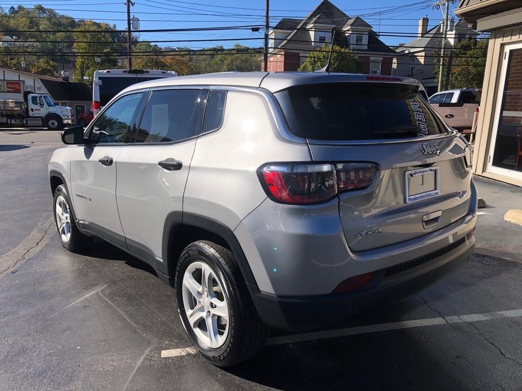 2023 Jeep Compass photo 4 of 38